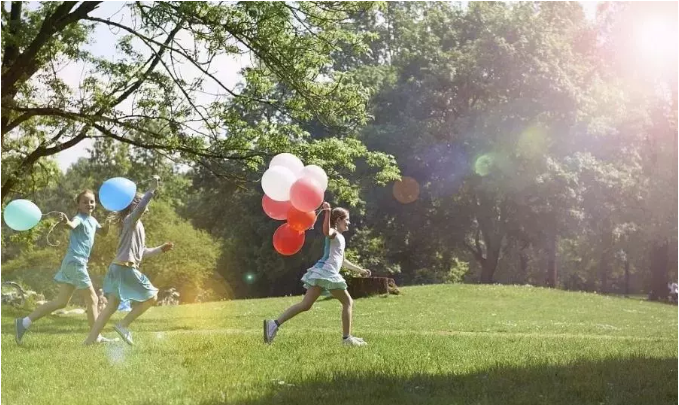 孩子們的童年究竟能有多美？何必想象，點擊即享！