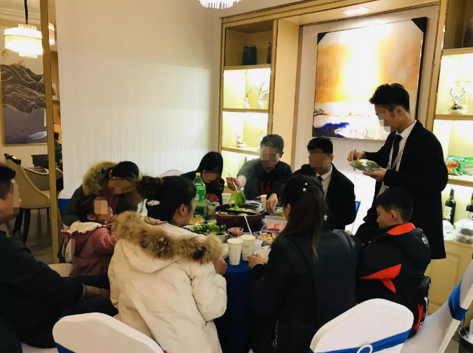 暖冬火鍋宴熱辣開席，老友變新鄰，理想開涮！